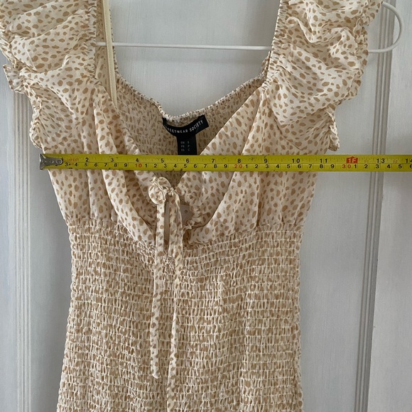 Short Sleeve Sweetheart Neck with Tie Detail Tan Spotted Body-con Dress - Picture 4 of 10